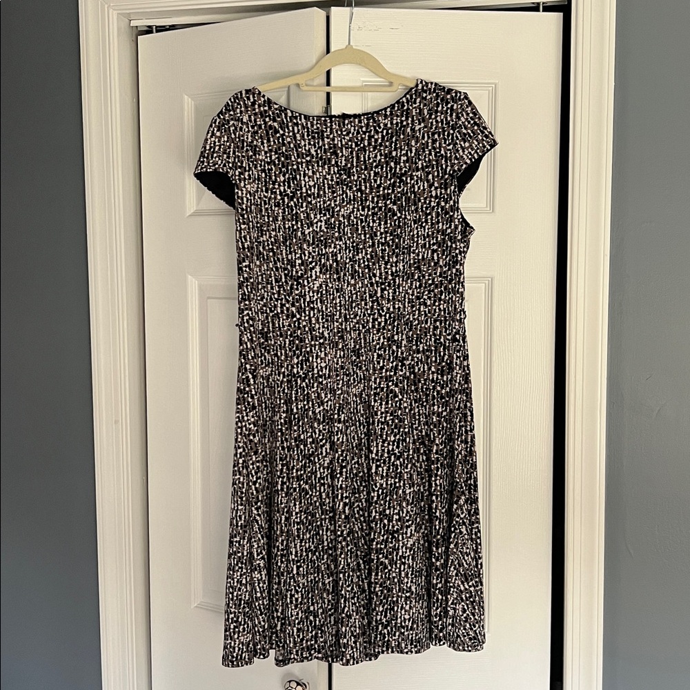 Jessica Howard Black and White Abstract Dress